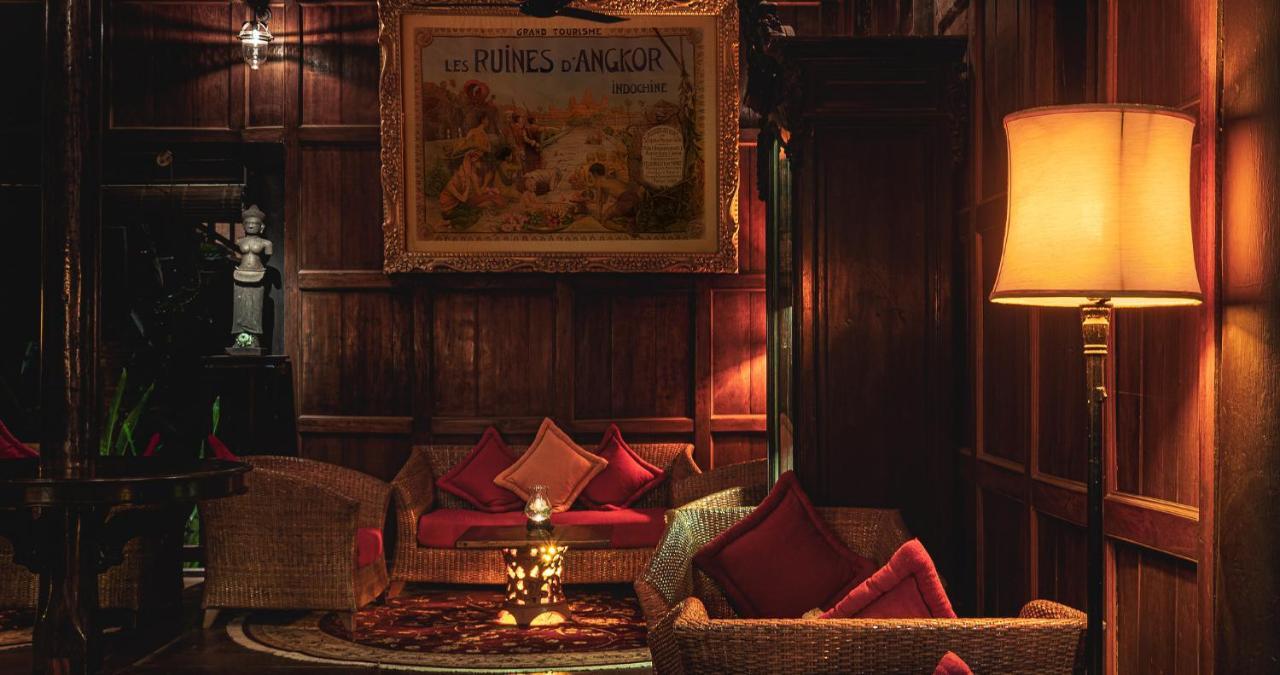 Angkor Village Hotel - Small Luxury Hotels Of The World Siem Reap Exterior foto The interior of the bar