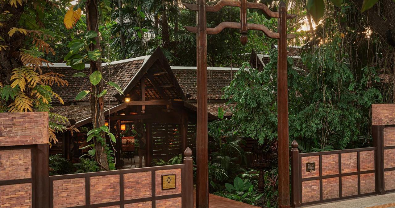 Angkor Village Hotel - Small Luxury Hotels Of The World Siem Reap Exterior foto Entrance to a traditional Thai house