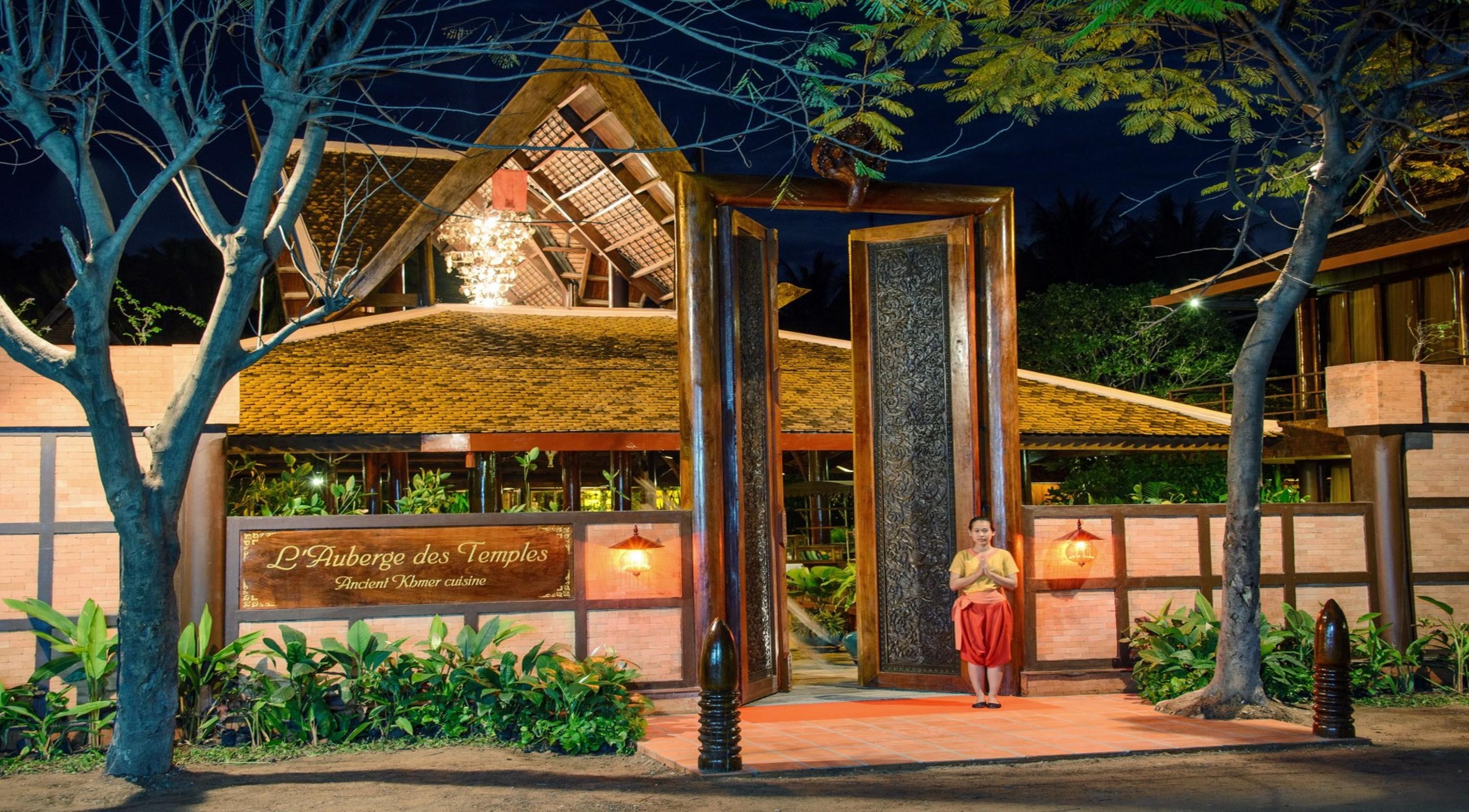 Angkor Village Hotel - Small Luxury Hotels Of The World Siem Reap Exterior foto Entrance to Siam Paragon